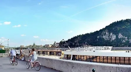 Riverside Deluxe * Budapeşte